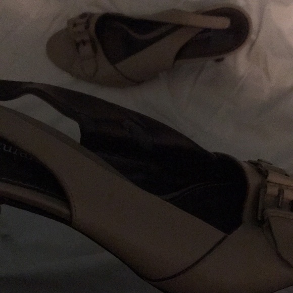 Open toe taupe heels - Picture 5 of 7